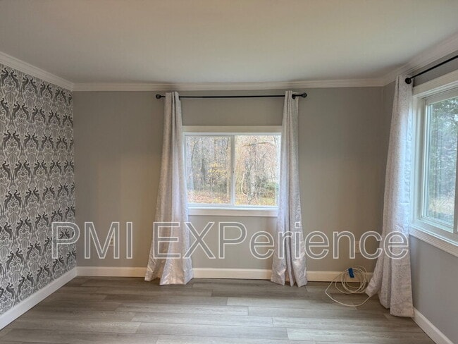 Building Photo - 8203 Comet Dr