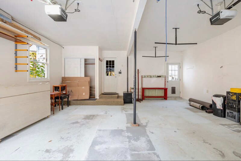 Building Photo - 230 Middle Rd