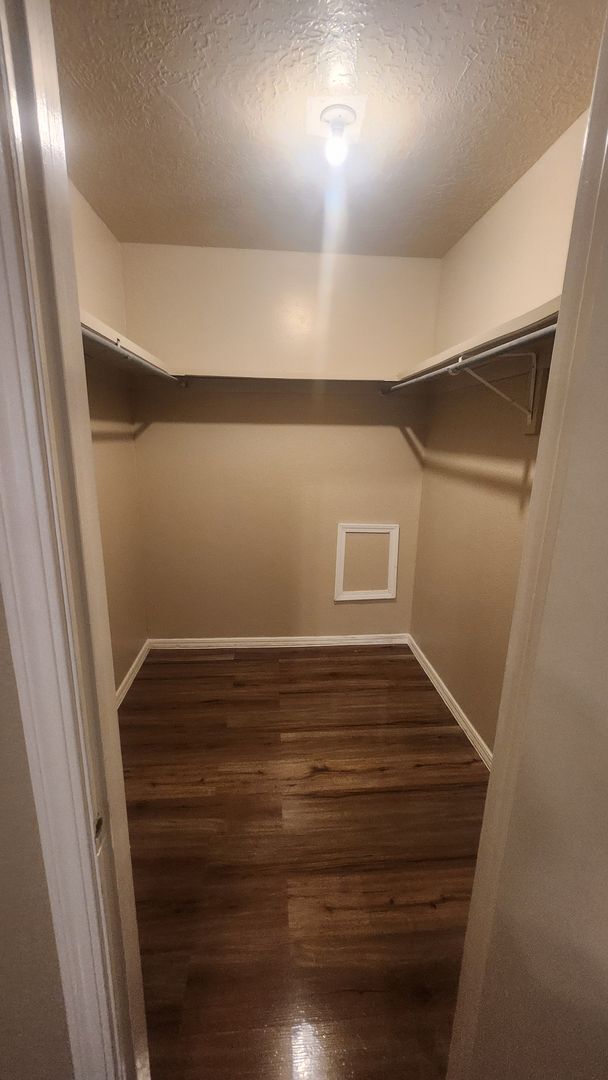 Building Photo - Pet negotiable with home owner approval!