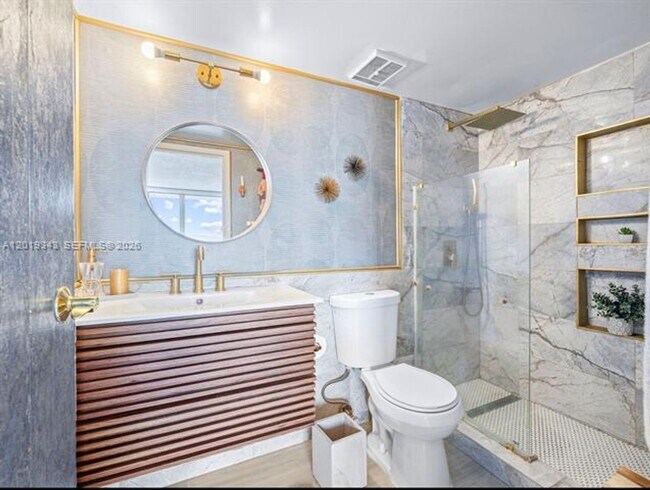 Building Photo - 7601 E Treasure Dr
