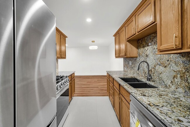 Building Photo - 8936 N Parkside Ave