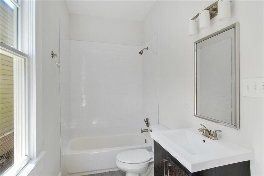 Building Photo - 500 S Hennessey St