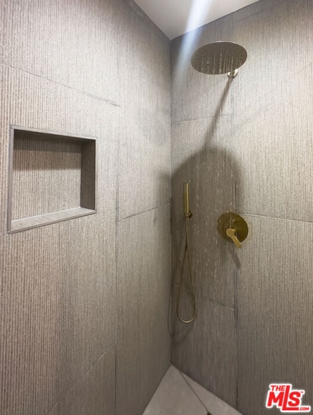 Building Photo - 509 E Buckthorn St