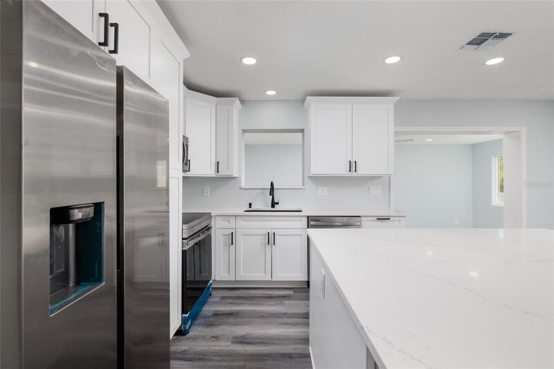 Building Photo - 1709 W Perio St