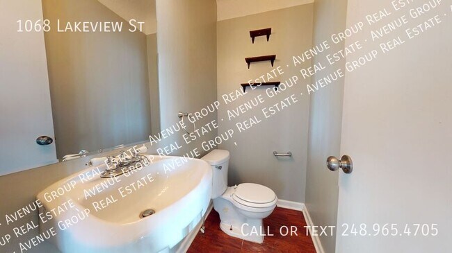 Building Photo - 1068 Lakeview St