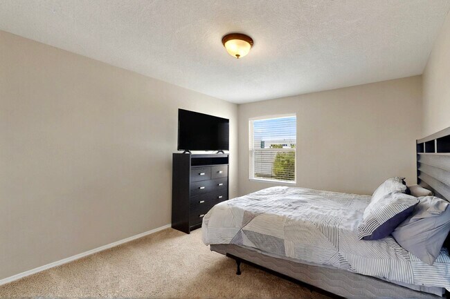 Building Photo - 5323 Ridge Rock Ave NW