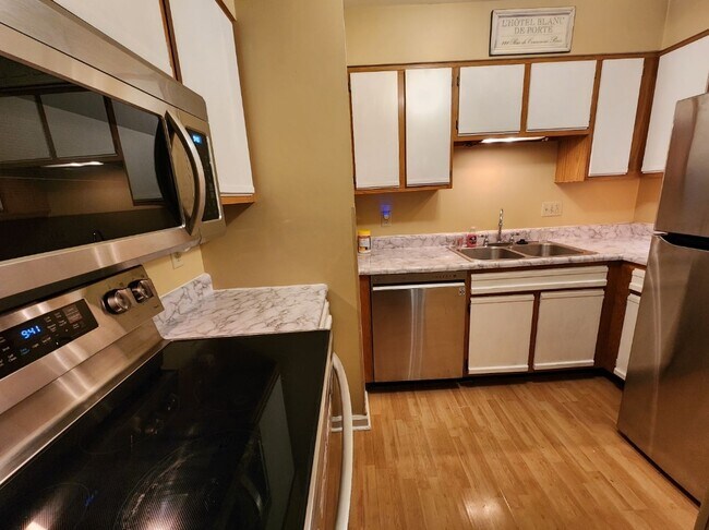 Building Photo - 184 Ridgeview St