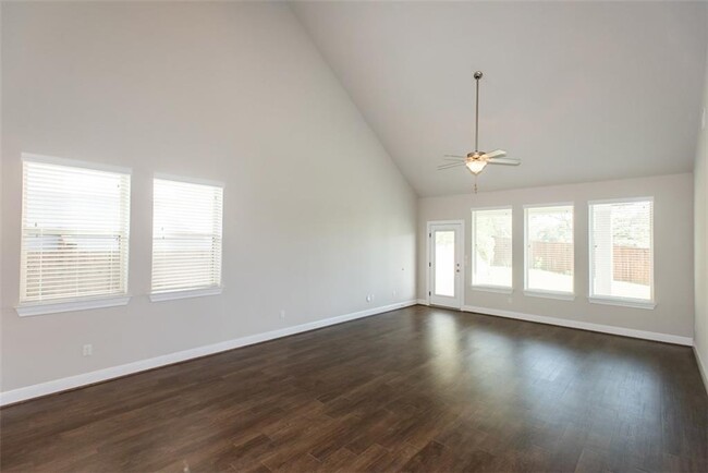 Building Photo - 15804 Cinca Terra Dr