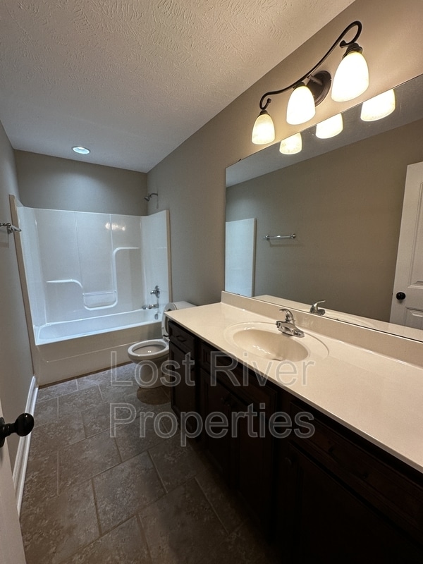 Building Photo - 2740 Pointe Ct