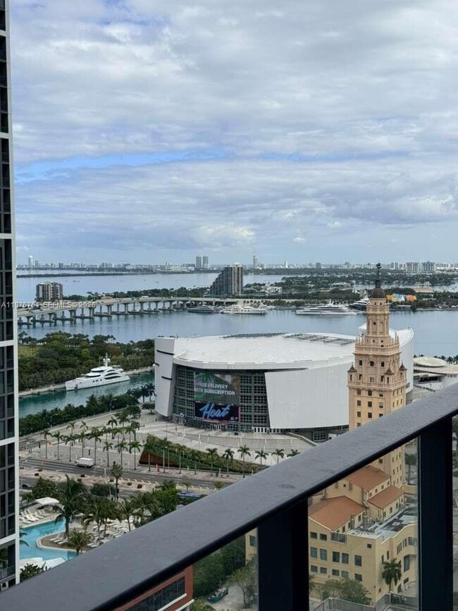 Building Photo - 121 NE 5th St