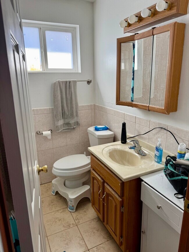 Building Photo - 4954 W Cullom Ave