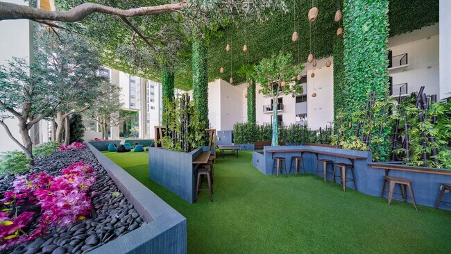 Building Photo - 425-475 E Atlantic Blvd