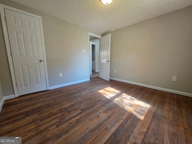 Building Photo - 531 Old Stone Rd