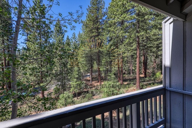 Building Photo - Gorgeous Condo in Central Incline - Dog fr...