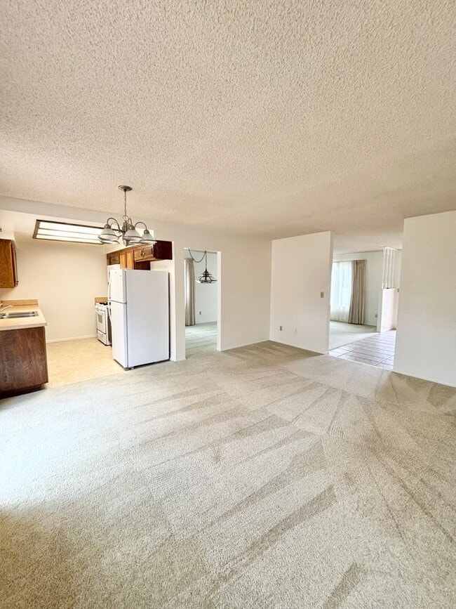 Building Photo - Spacious 4 Bedroom Home Available Now!