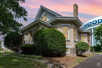 Building Photo - Gorgeous 2 Bedroom 1 Bathroom House