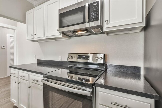 Building Photo - 329 E Washington Ave