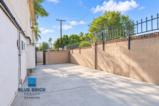 Building Photo - 11731 Kittridge St