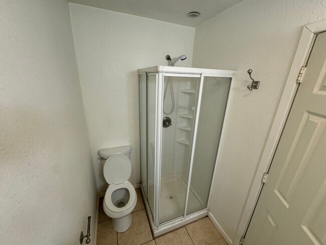 Building Photo - Stunning home located near Frank Higginbot...