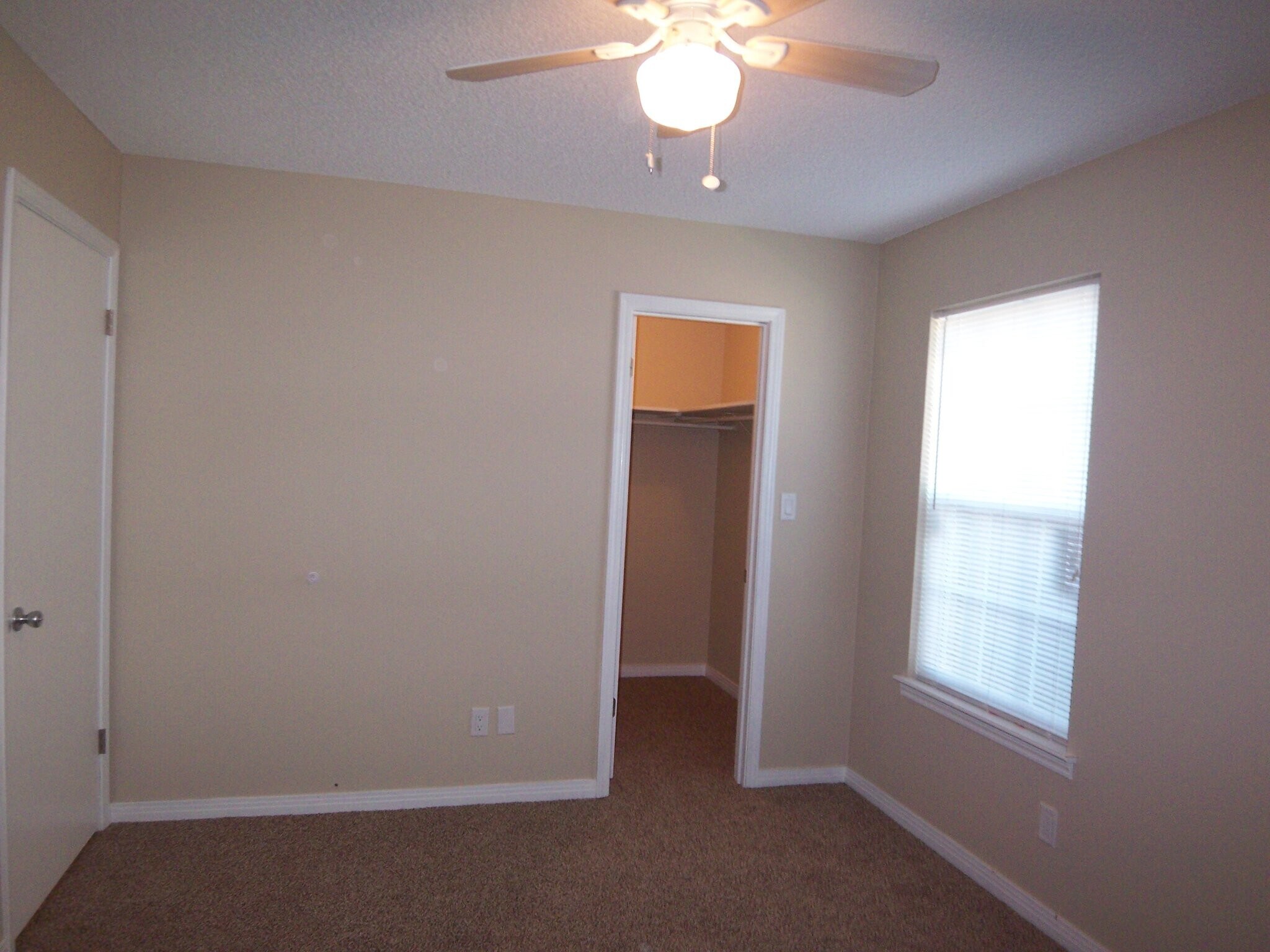 Building Photo - 727 Valley Ridge Way