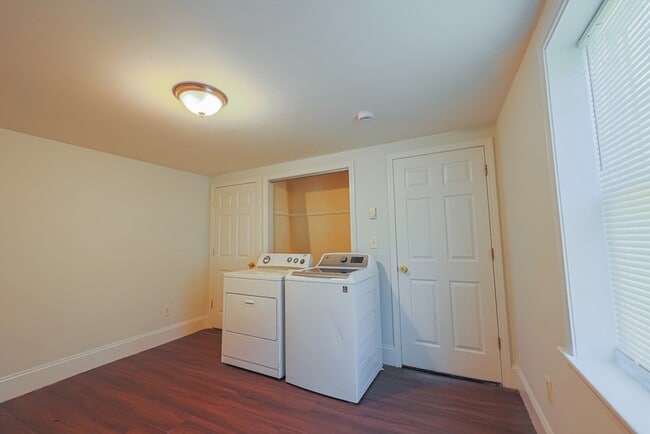 Building Photo - 89 Condor St