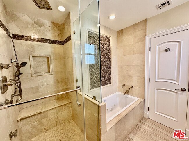 Building Photo - 128 S Swall Dr