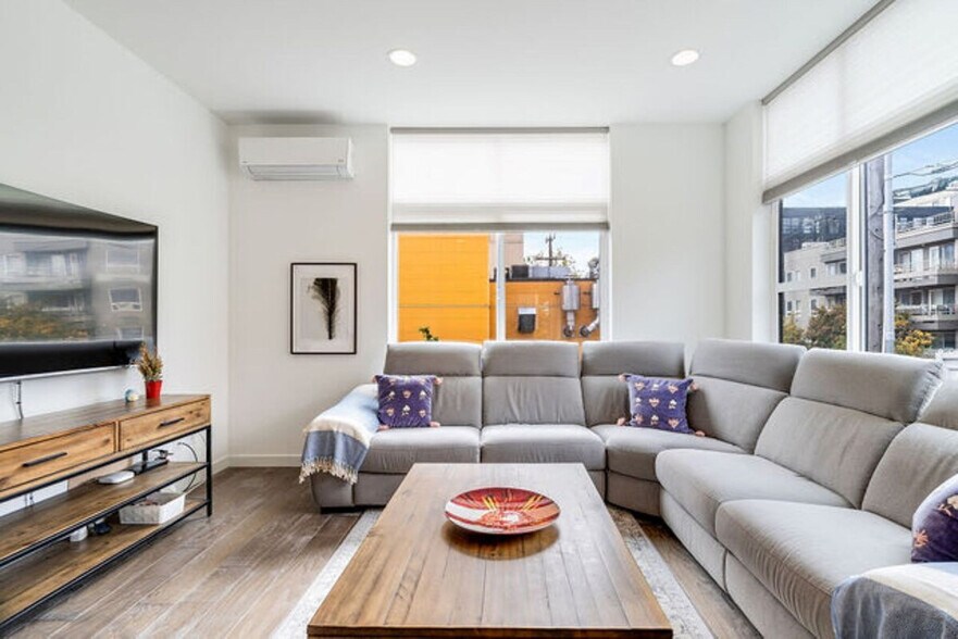 Building Photo - 724 3rd Ave N