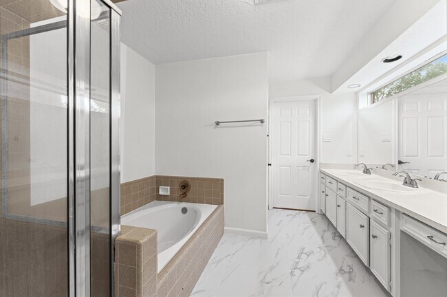 Building Photo - 110 Shadow Wood Dr