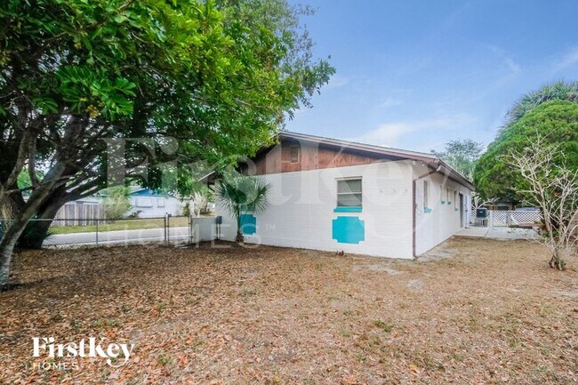 Building Photo - 130 Davison Ave N