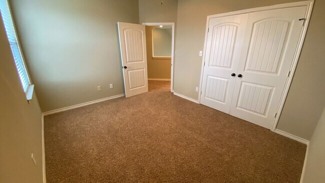 Building Photo - 3132 Stallion Dr