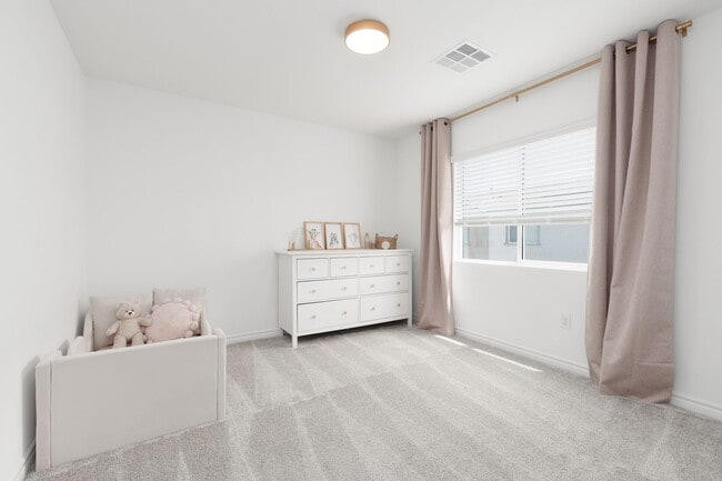 Building Photo - Newer townhome in the NW