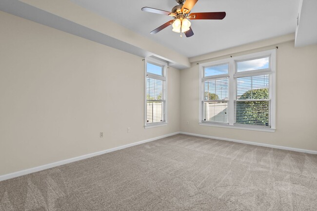 Building Photo - Norfolk Condo!