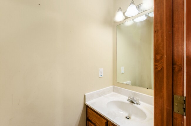 Building Photo - 8370 Payson Dr