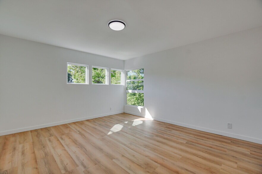 Building Photo - 2005 21st St