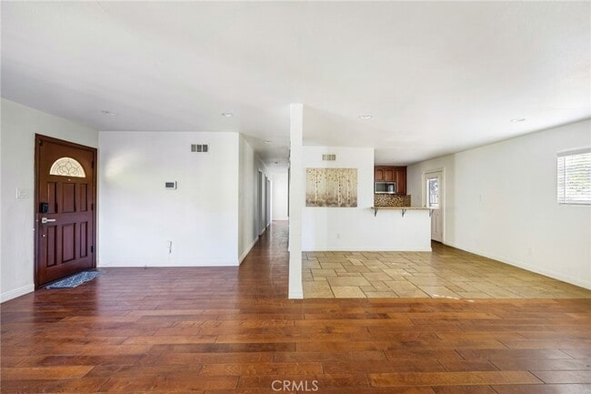 Building Photo - 7044 White Oak Ave