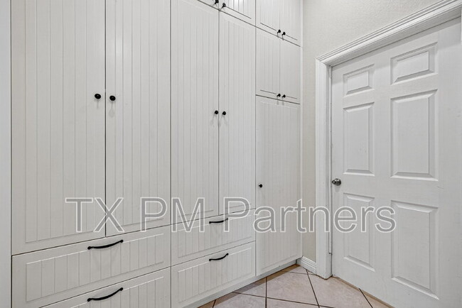 Building Photo - 13819 Lakeview Meadow Dr