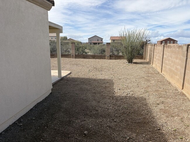 Building Photo - Move in ready Vail School District