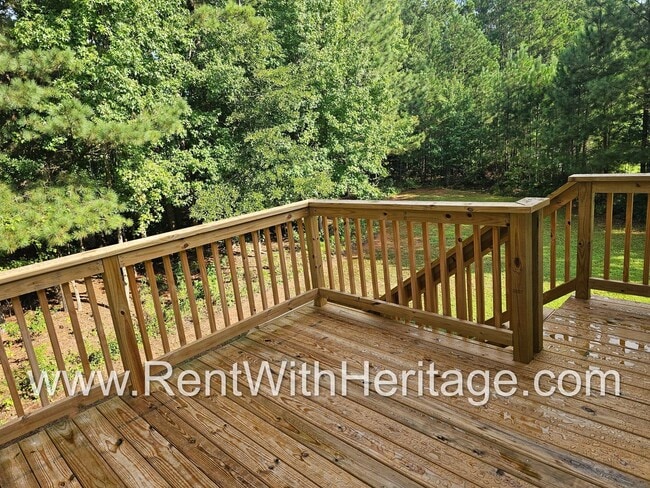 Building Photo - Gorgeous 5 bedroom/ 3 bath/ Upgrades Galor...