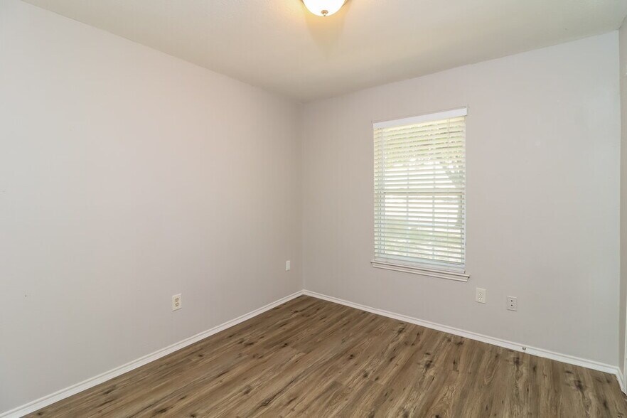 Building Photo - 428 Guadalupe Dr