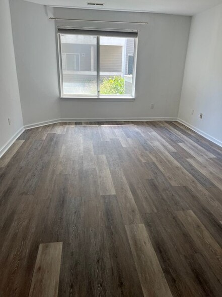 Building Photo - 47 Harbour Close