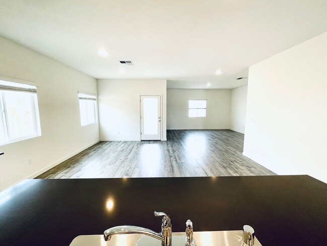 Building Photo - Newer 4 Bedroom Home, 3 car garage