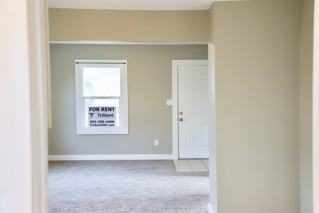 Building Photo - Cozy Remodeled 3-bedroom 2 bath Home - Close to State Capitol - On BUS LINE