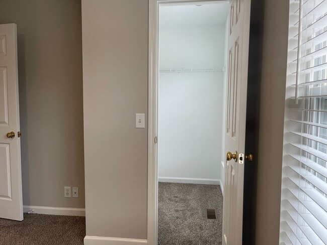 Building Photo - 3 Bed 2.5 Bath Nashville Opry Mills Area F...
