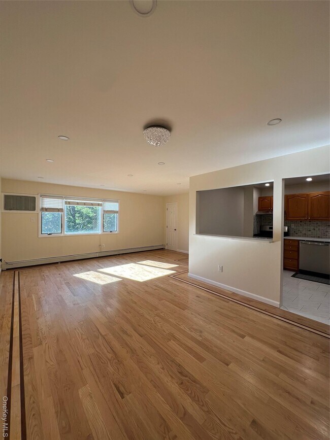 Building Photo - 156-51 75th St