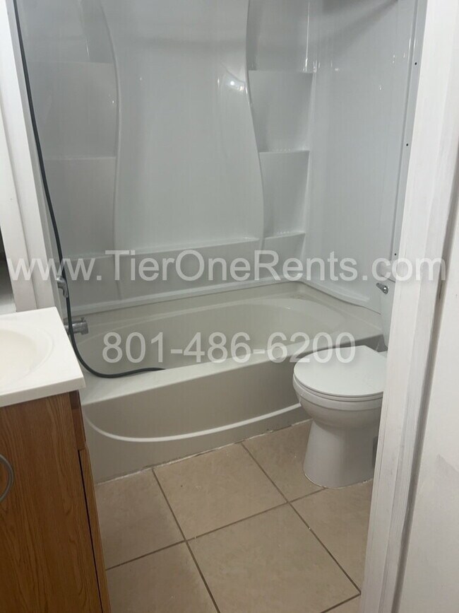 Building Photo - Limited-time offer: $500 off first months rent,