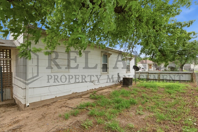 Building Photo - 1718 Walker W St