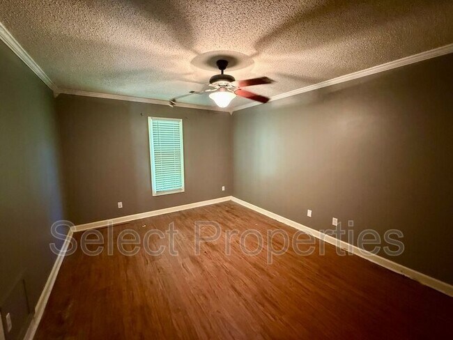 Building Photo - 1401 Elmdale Pl