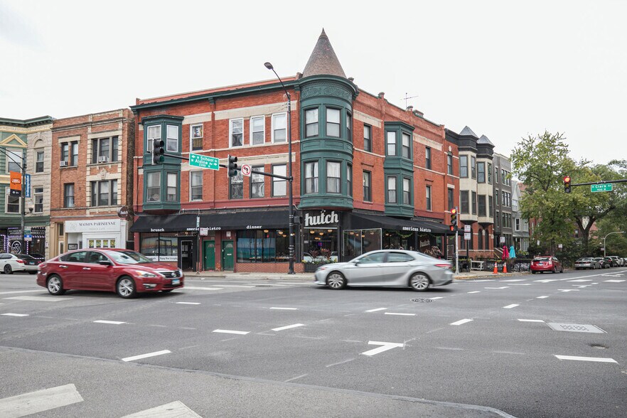 Building Photo - 3266 N Clark St