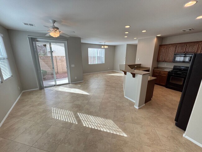 Building Photo - Gorgeous 3Bed/2.5Bath/2Car, 2-Story Home located in Loretta Bay