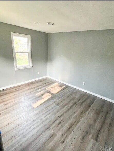 Building Photo - 110 N Main St